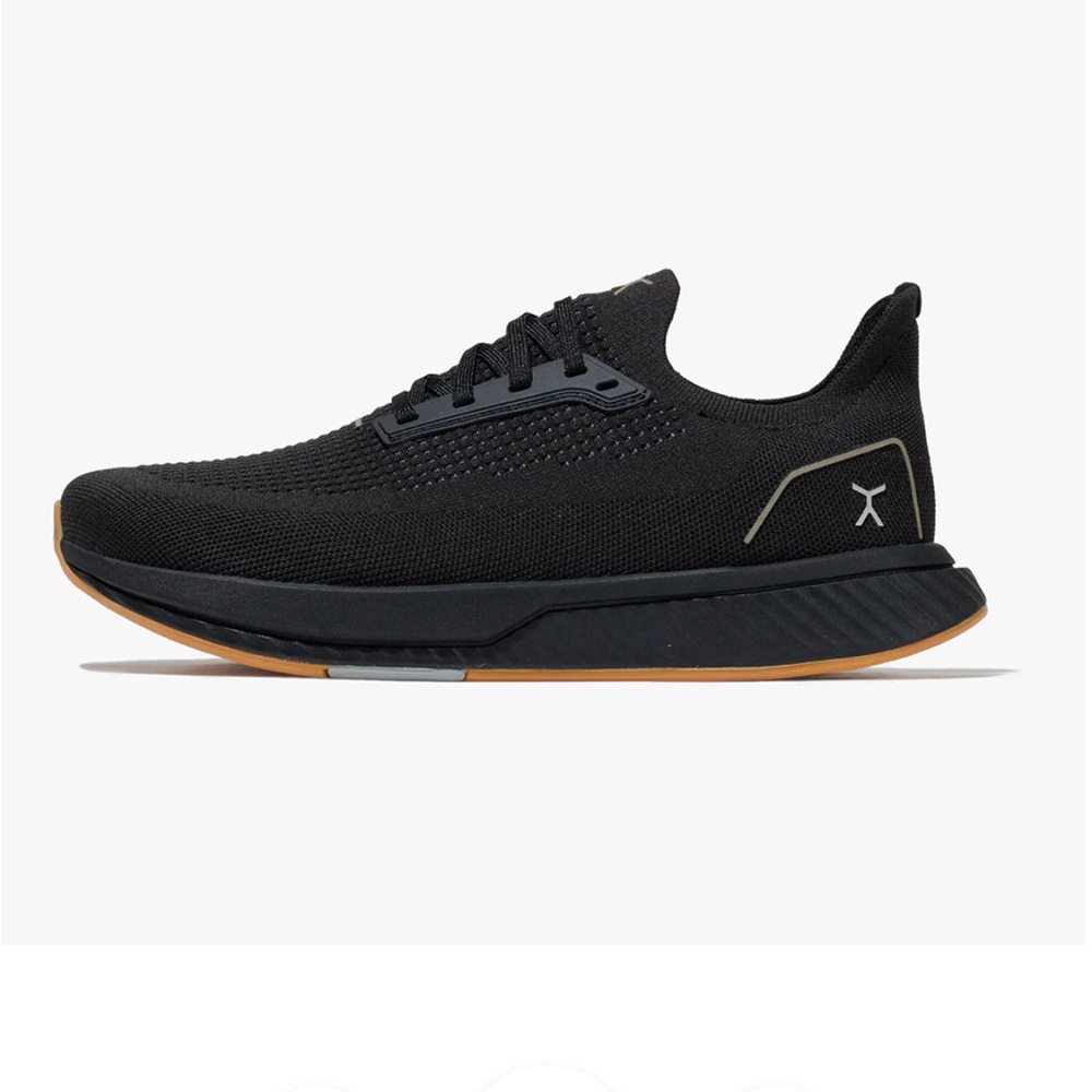 Flux Black Adapt Runners